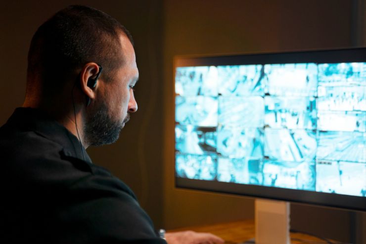 Case Study: Preventing Theft in Retail with HubkomWatch Surveillance